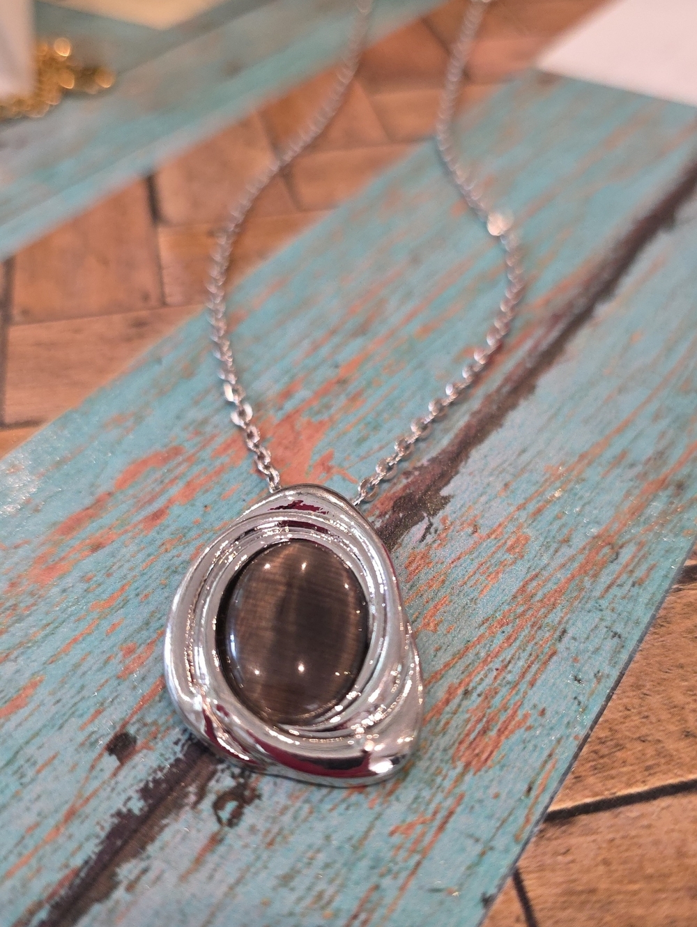 Genuine Cat's Eye Stone Pendant With Silver Toned Necklace 18 In